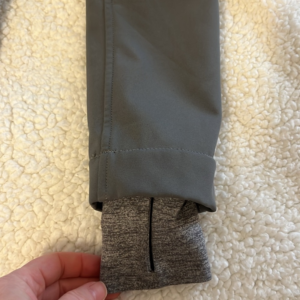 EUC LULULEMON/Ivivva Gray Rock the Rain Jacket - Picture 3 of 6